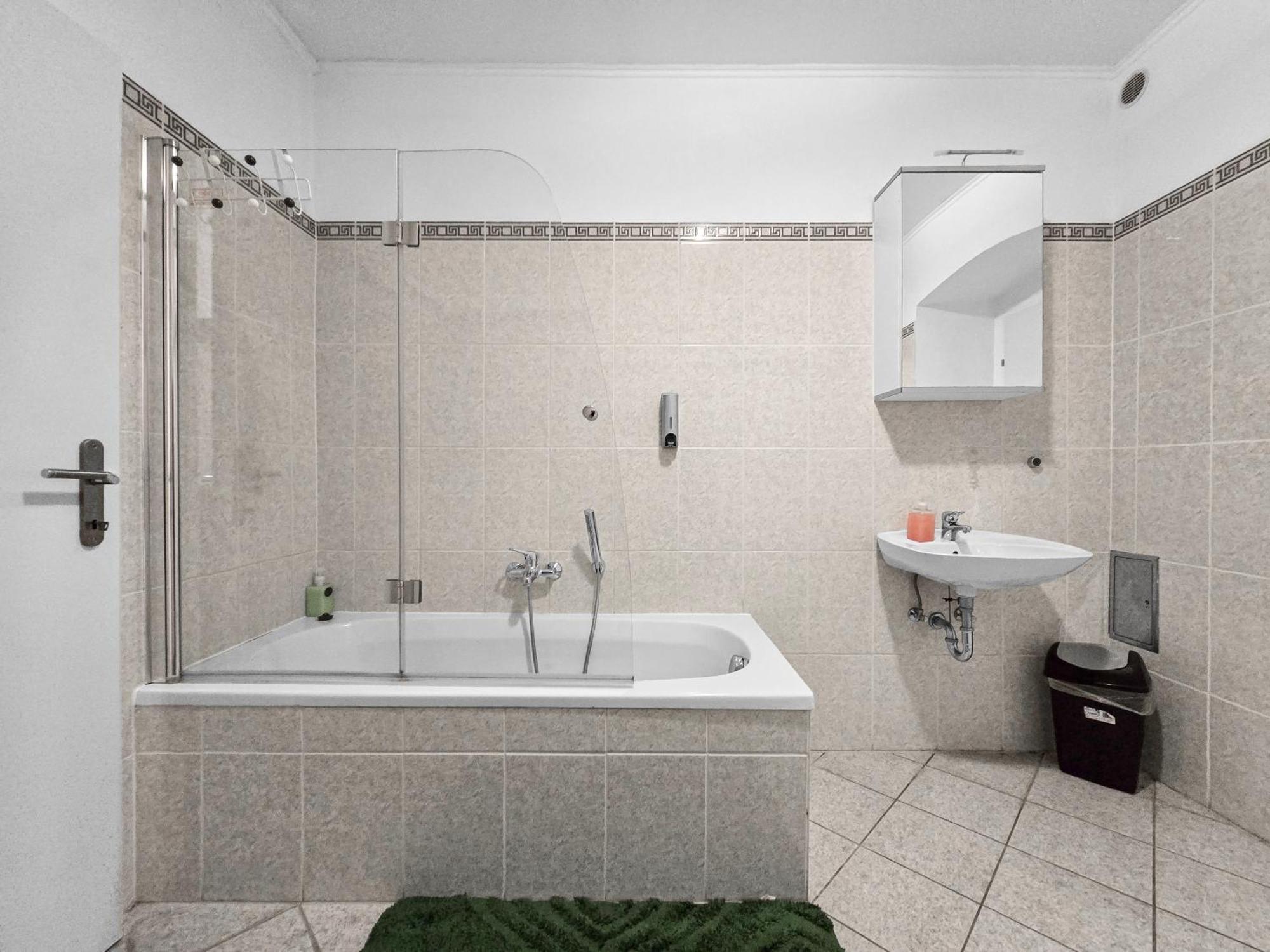 Spacious Three-Bedroom, Three King-Size Beds Vienna Luaran gambar