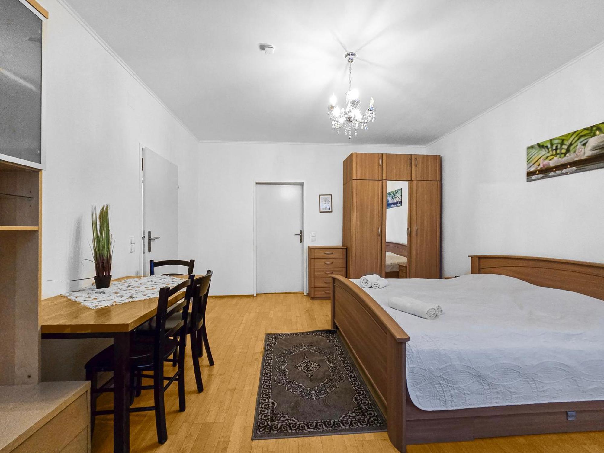 Spacious Three-Bedroom, Three King-Size Beds Vienna Luaran gambar